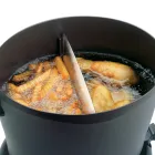 A close-up of the top of the DualDaddy electric deep fryer showing the divider keeping frying foods apart.