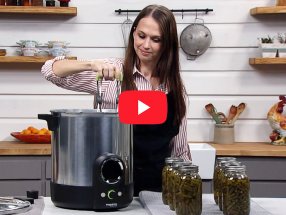 Link to a video demonstrating how to pressure can with the 02153 and 02154 Presto Precise Digital Pressure Canners.