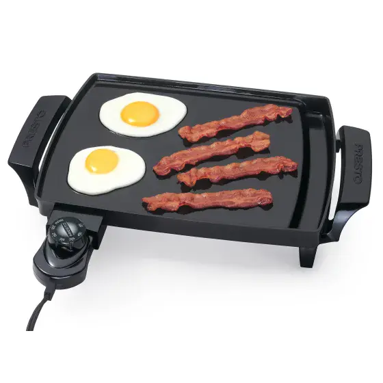07211 Liddle Griddle mini-griddle cooking eggs and bacon.