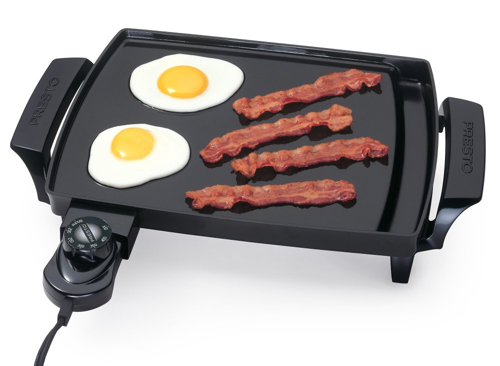 07211 Liddle Griddle mini-griddle cooking eggs and bacon.